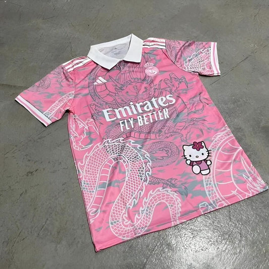 Pembe Hello Kitty Madrid Dragon Jersey Düğmeli Yaka T-shirt