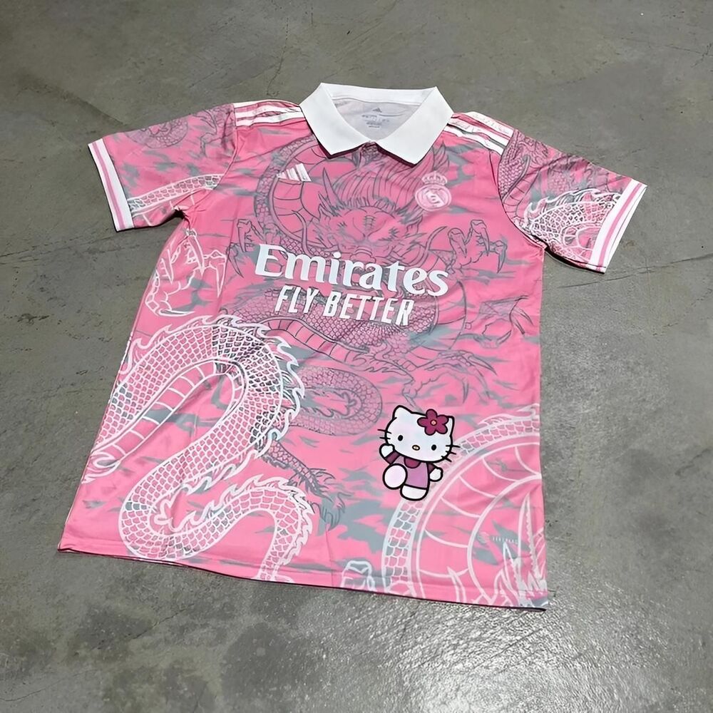 Pembe Hello Kitty Madrid Dragon Jersey Düğmeli Yaka T-shirt