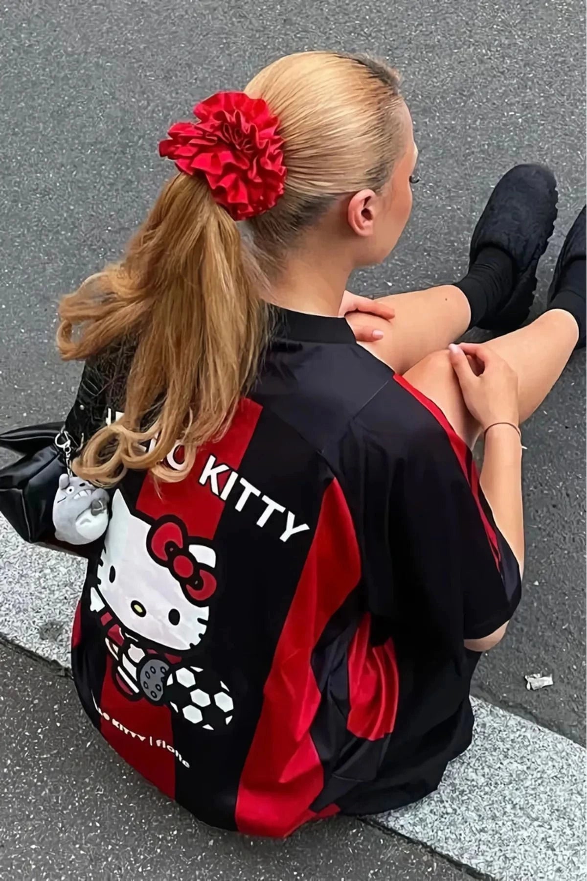Kitty FORMA Dragon Jersey Beyaz V Yaka T-shirt Kırmızı Siyah Çubuklu